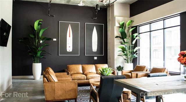 Primary Photo - 1310 Iris Dr