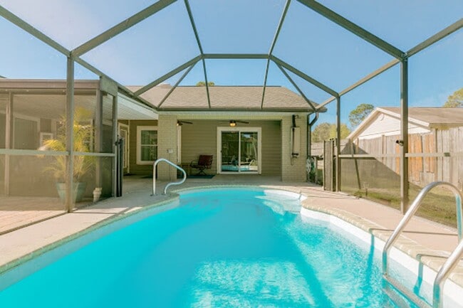 Building Photo - 6385 Banks Ave