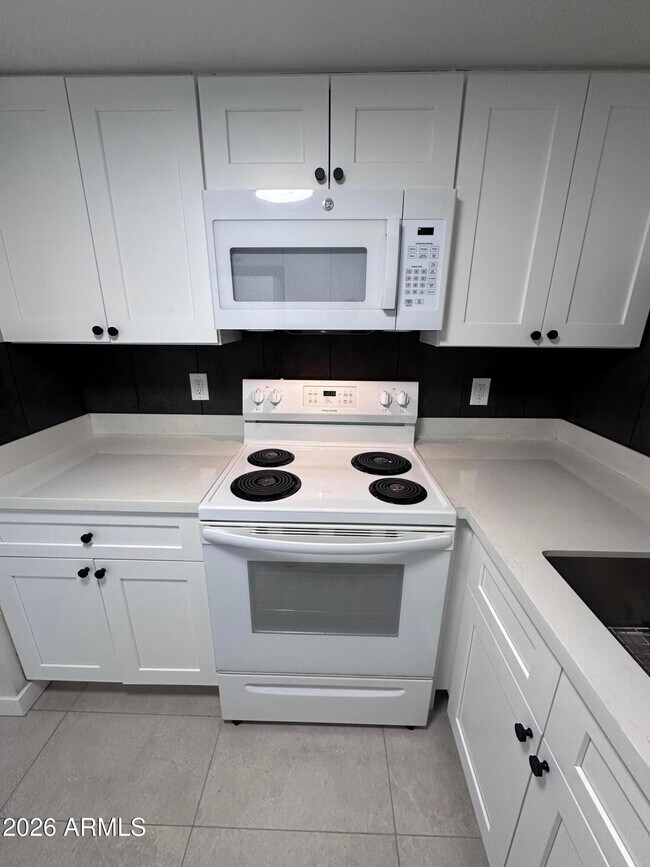 Building Photo - 2690 N 43rd Ave