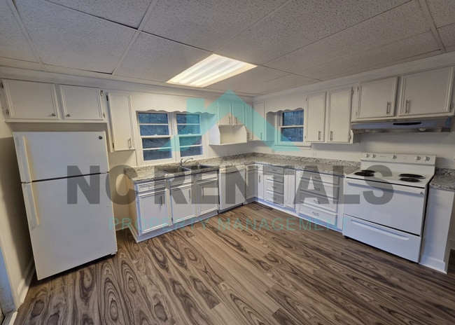 Building Photo - 721 Davis St