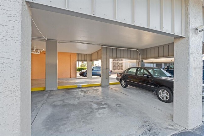 Building Photo - 1120 N Shore Dr NE