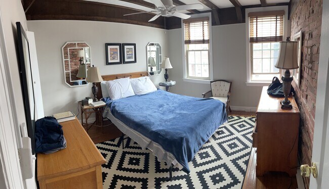 front bedroom - 1406 Haubert St