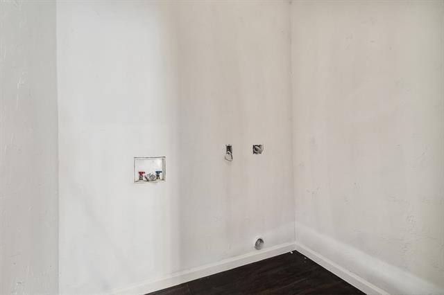 Building Photo - 2038 Avon Dr