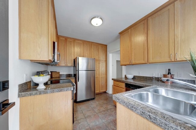 Building Photo - Charming 3BR Townhome in Seattle