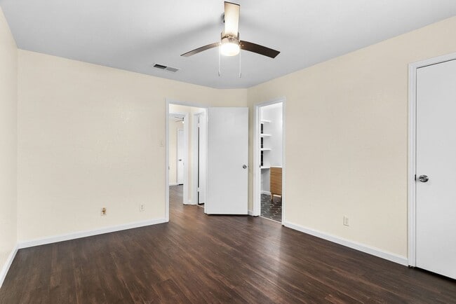 Building Photo - 2013 Hinkle Ave