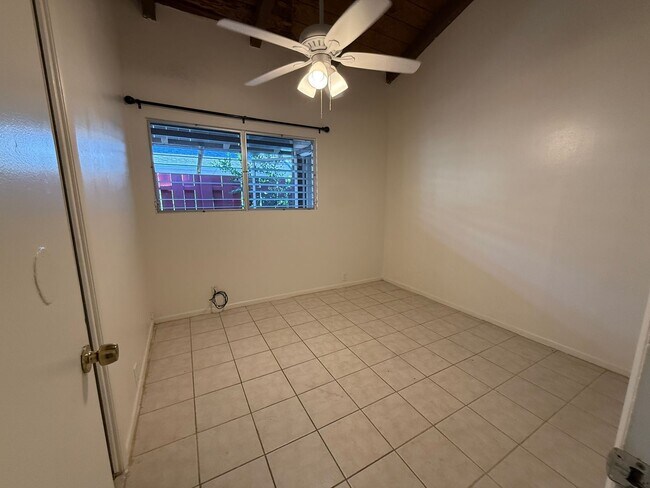 Building Photo - 949 Wainiha St