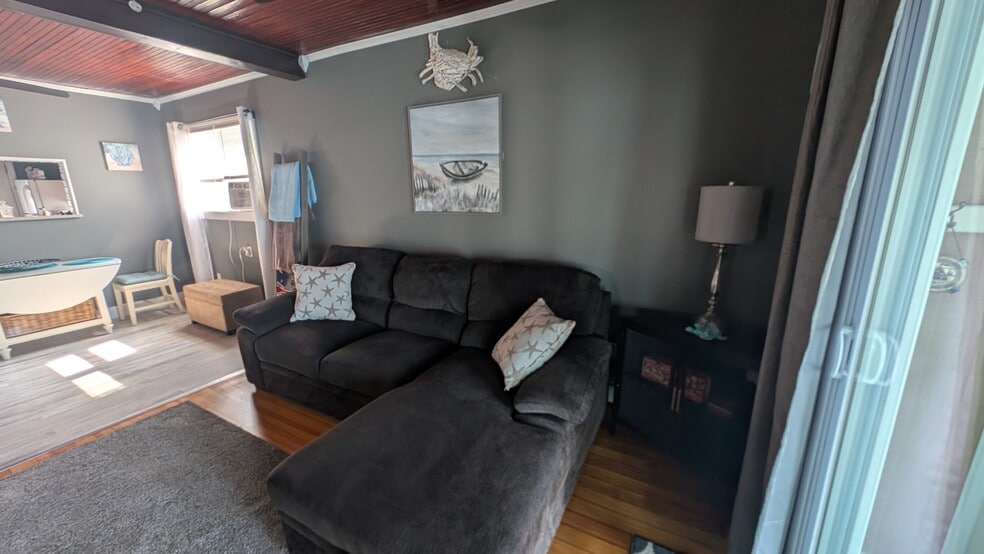 Building Photo - 142 Bluff Ave