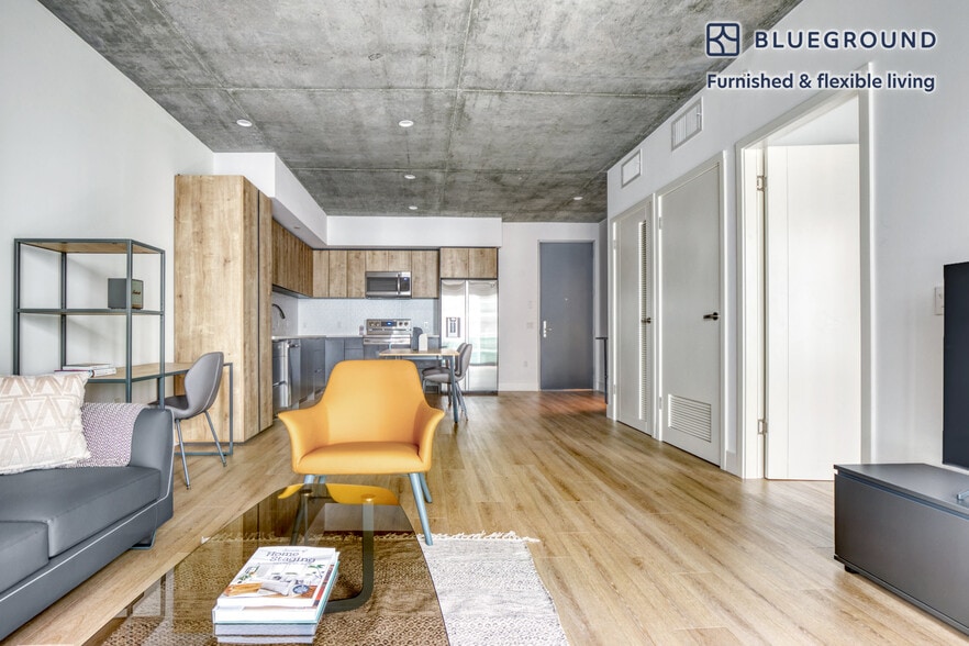 Building Photo - 1027 Wilshire Blvd