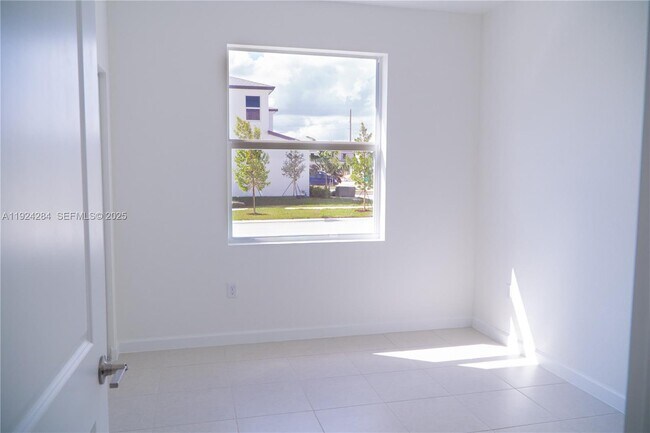 Building Photo - 27651-27155 SW 155th Ct