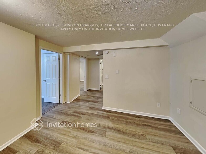 Building Photo - 18900 E Chaffee Pl