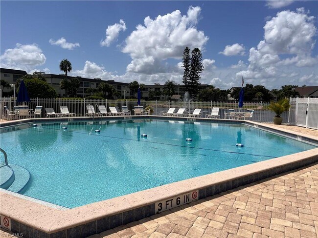 Building Photo - 1000 Manatee Rd