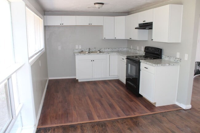 Building Photo - In the Heart of Midwest City *PROMO FIRST FULL MONTH FREE!!