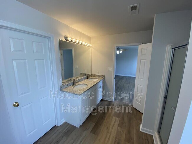 Building Photo - 7218 John Taylor Mews