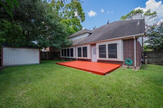 Building Photo - 1114 Gulfton Dr
