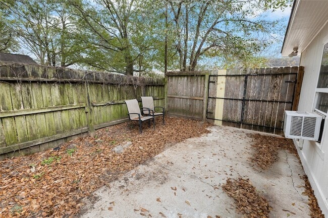 Building Photo - 302 Shadow Creek Dr