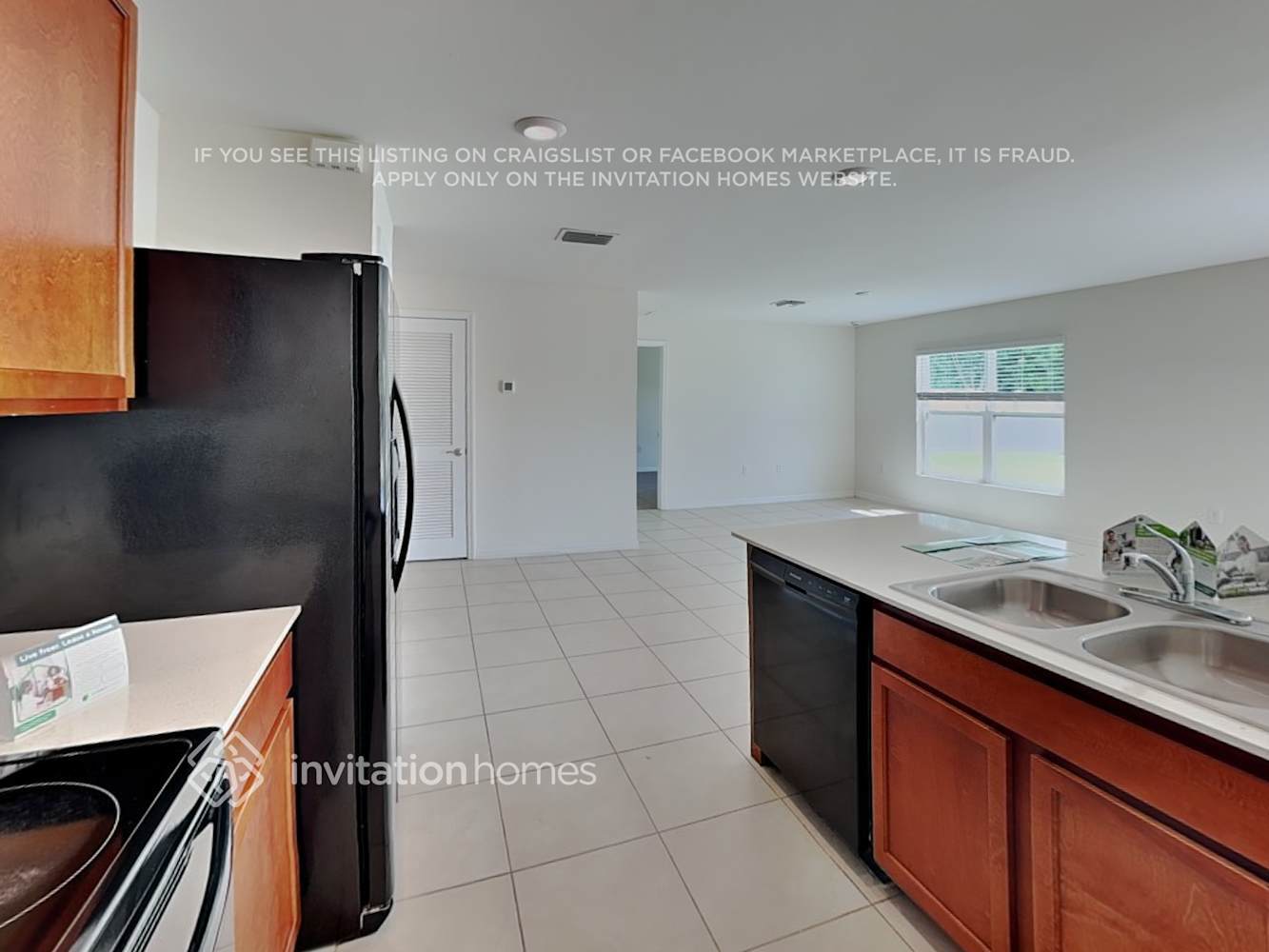 Building Photo - 3298 Acapulco Cir