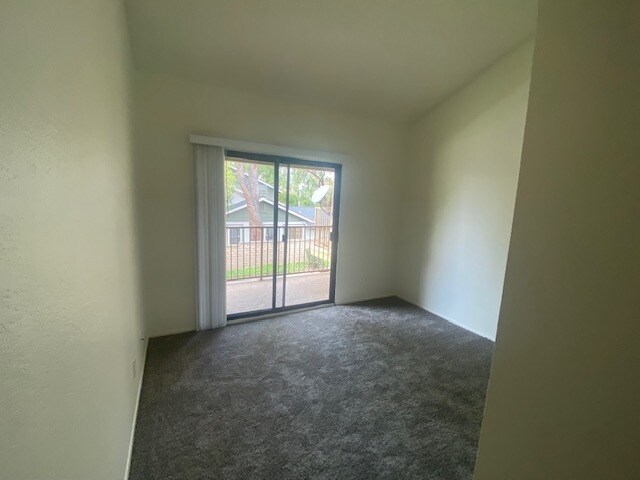 Building Photo - 8324 Vineyard Ave