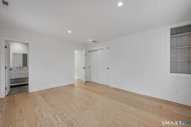 Building Photo - 220 Upper Grassy Hill Rd