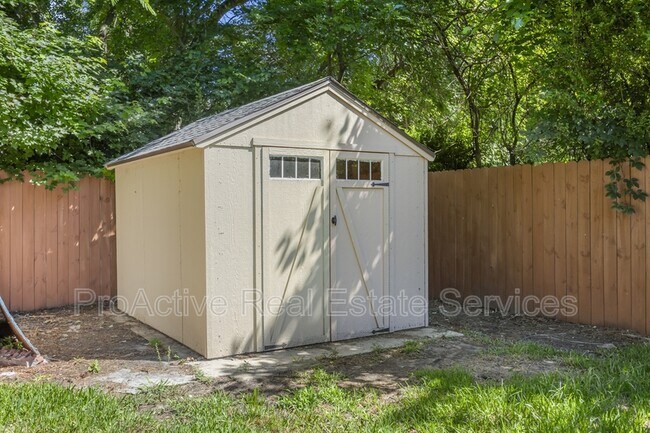 Building Photo - 107 Beazley Dr