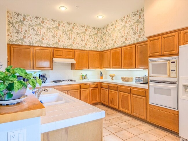 Building Photo - 2300 Bayhill Ct