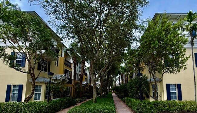 Building Photo - 319 Flamingo Dr