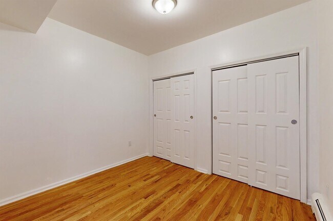 Building Photo - 604 4th St