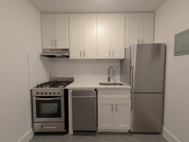 Building Photo - 10 bedroom in New York NY 10011