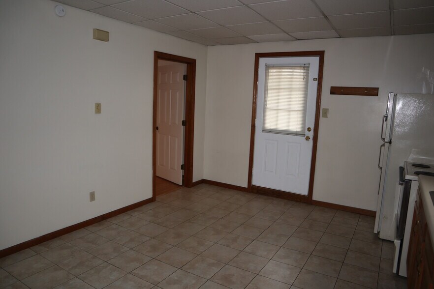 Building Photo - 452 3rd St