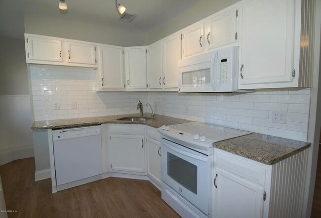 Building Photo - 1105 10th St N