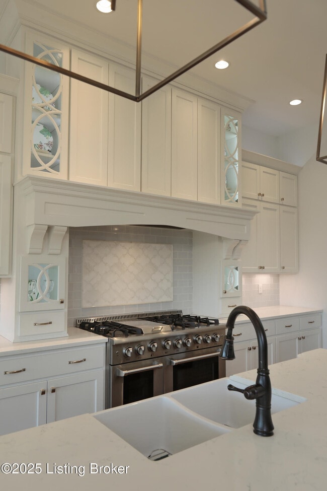 Building Photo - 14000 Glendower Dr