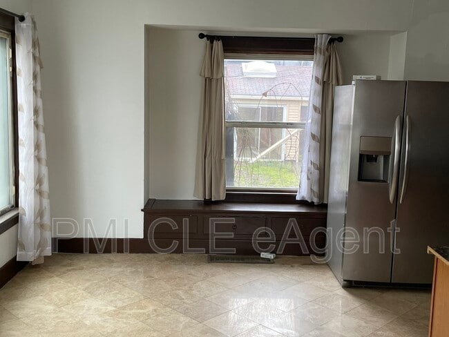 Building Photo - 2037 Bunts Rd