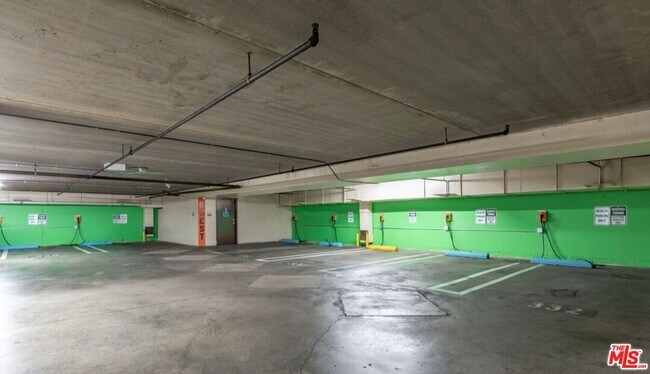 Building Photo - 10535 Wilshire Blvd