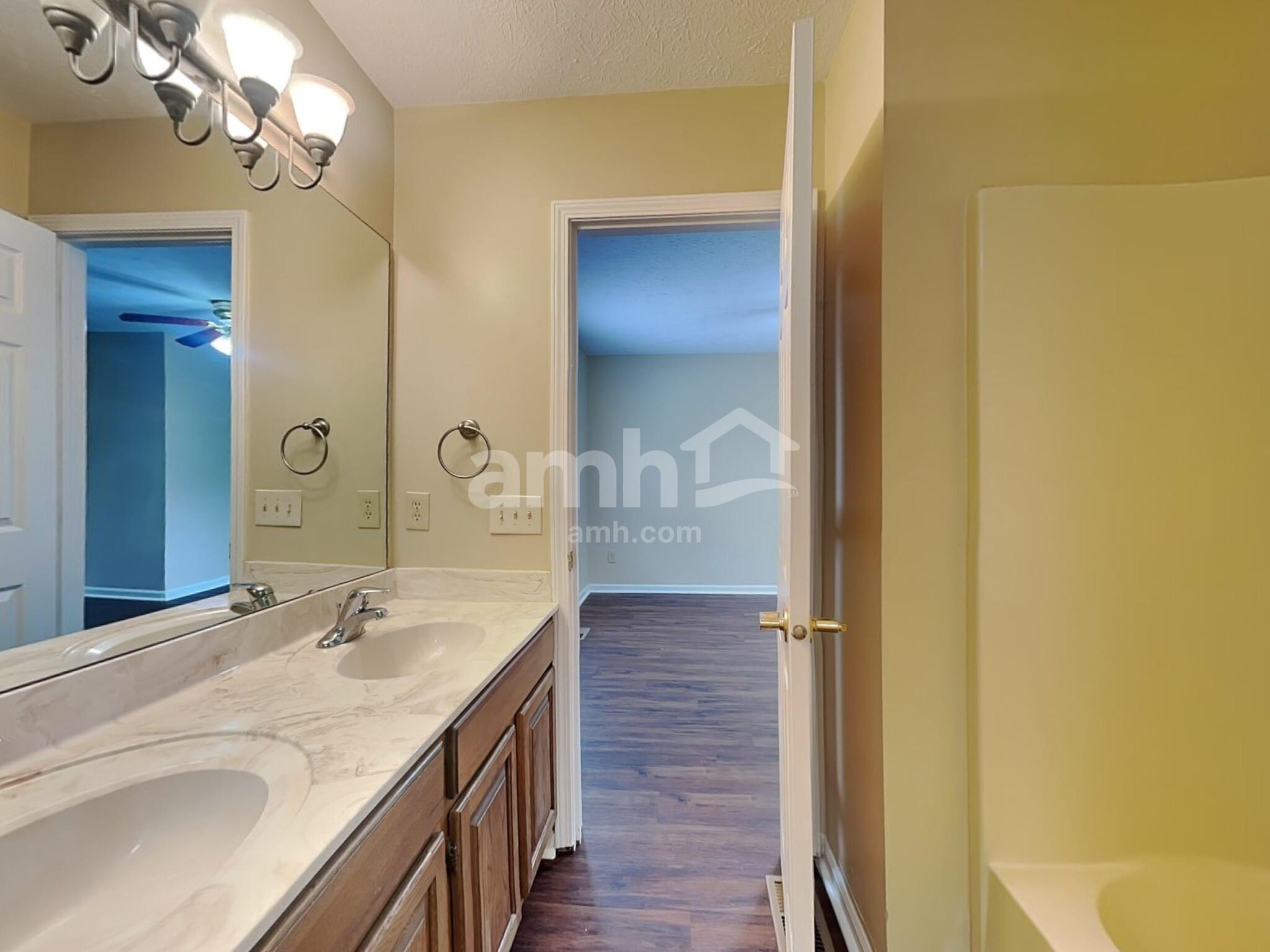 Building Photo - 297 Concord Way