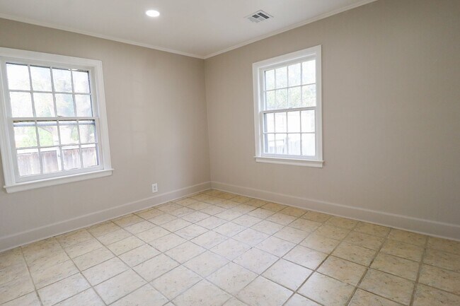 Building Photo - Midtown 2 Bedroom Gem! Available for move in immediately!