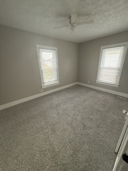 Building Photo - 927 W Greene St