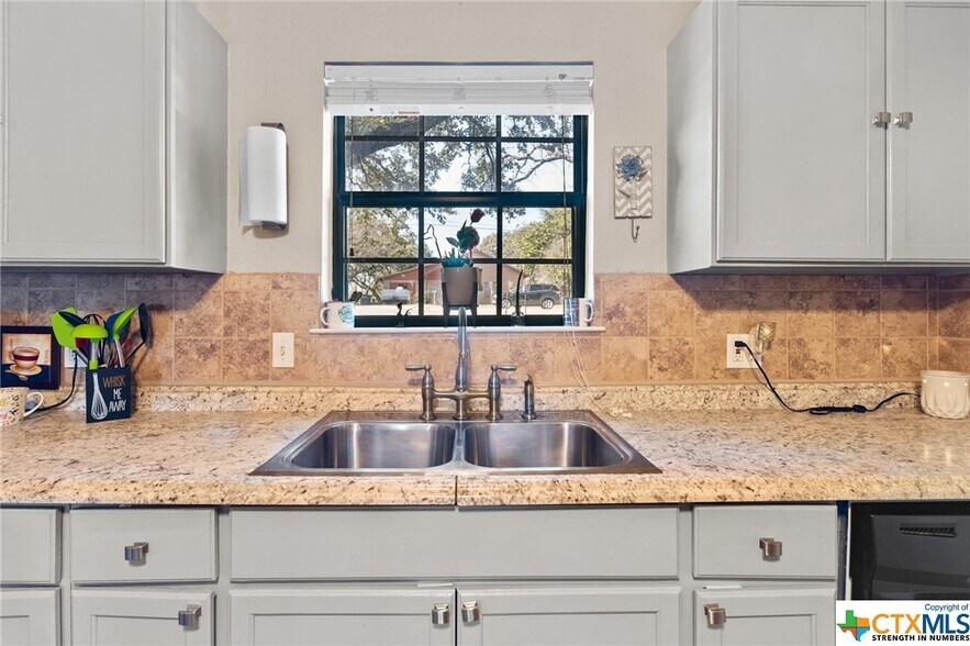 KITCHEN - 503 S Spring St