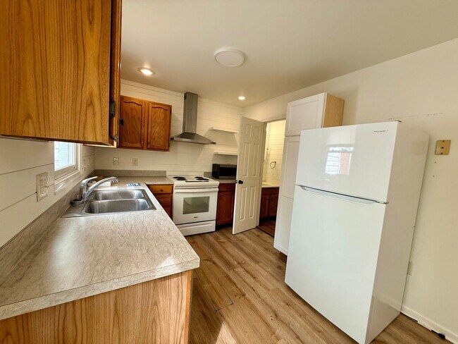 Building Photo - 202 Heatherwood Dr