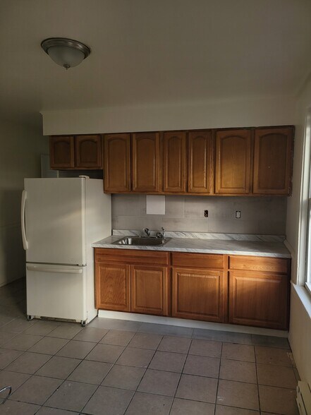Building Photo - 83 Southview St