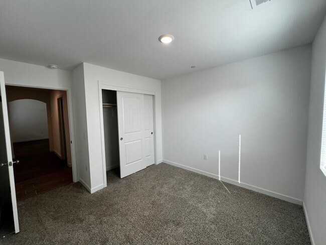 Building Photo - 812 Beaconsfield Ct