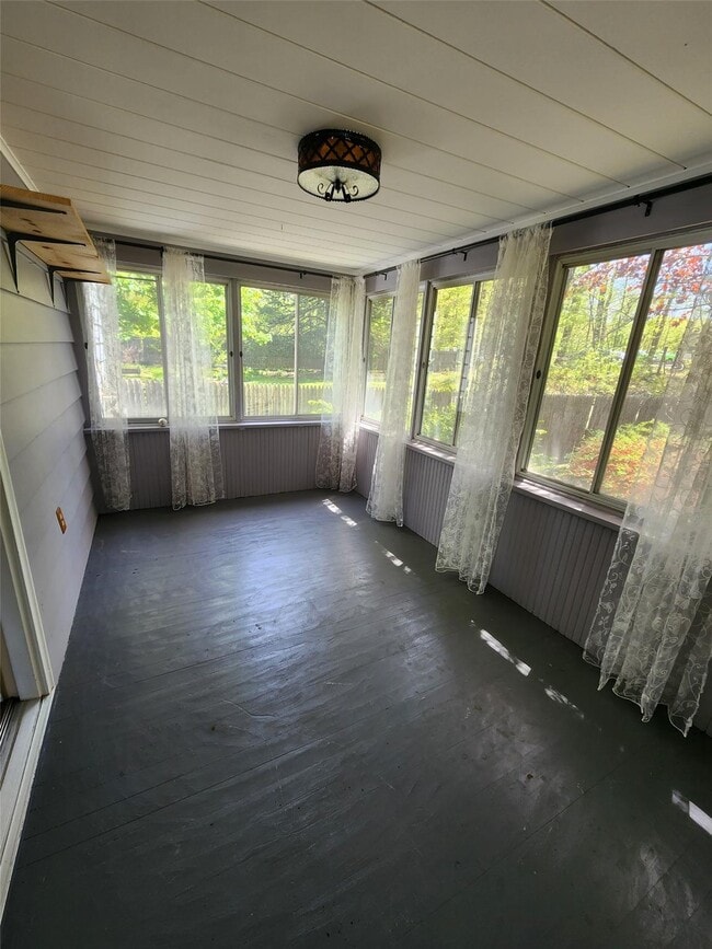 Building Photo - 1208 NY-9G