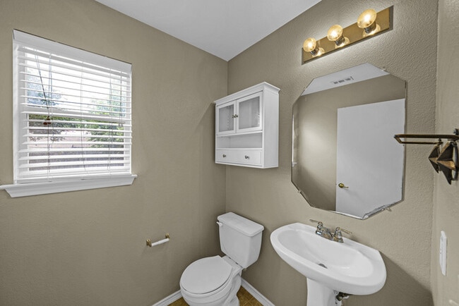 Building Photo - 5509 Bentsen Ln
