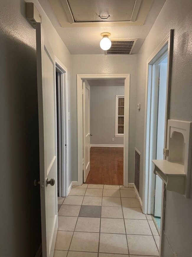Building Photo - 5042 Ventura Ln
