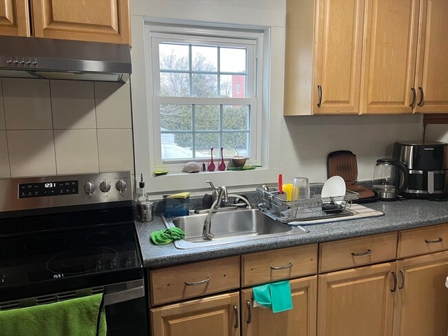 Building Photo - 170 Beach St