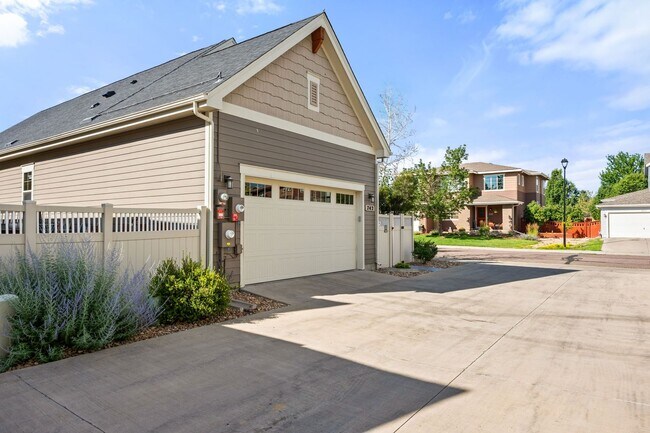 Building Photo - 742 Meadowlark Ln