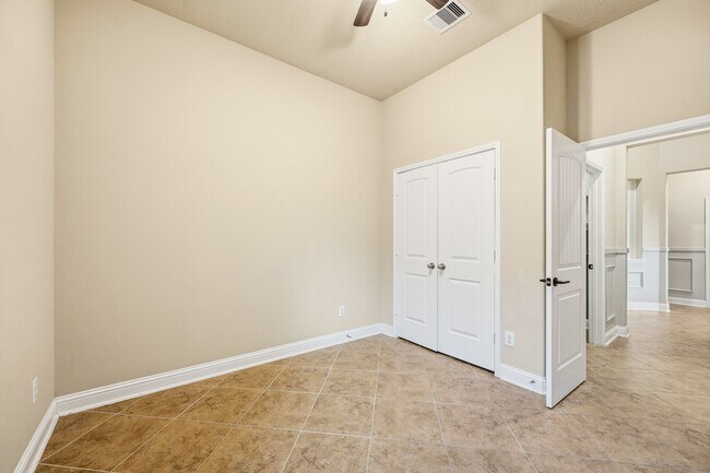 Building Photo - 8111 Sweet Gardens Ct