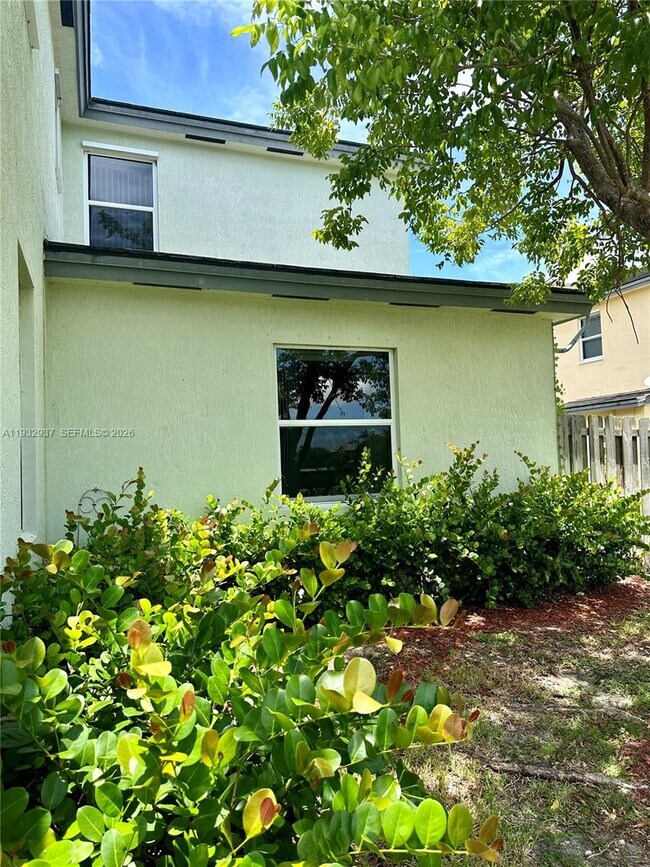 Building Photo - 133 SE 28th Ter