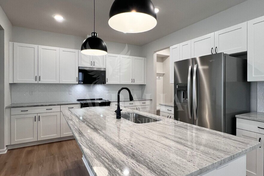 Building Photo - 183 Anise Ln