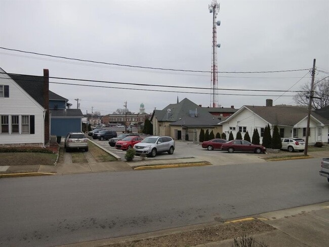 Building Photo - 1048 Elm St