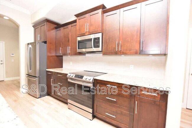 Building Photo - 6986 Highlands Creek Ave