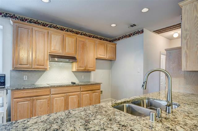 Building Photo - 2304 Greenview Dr